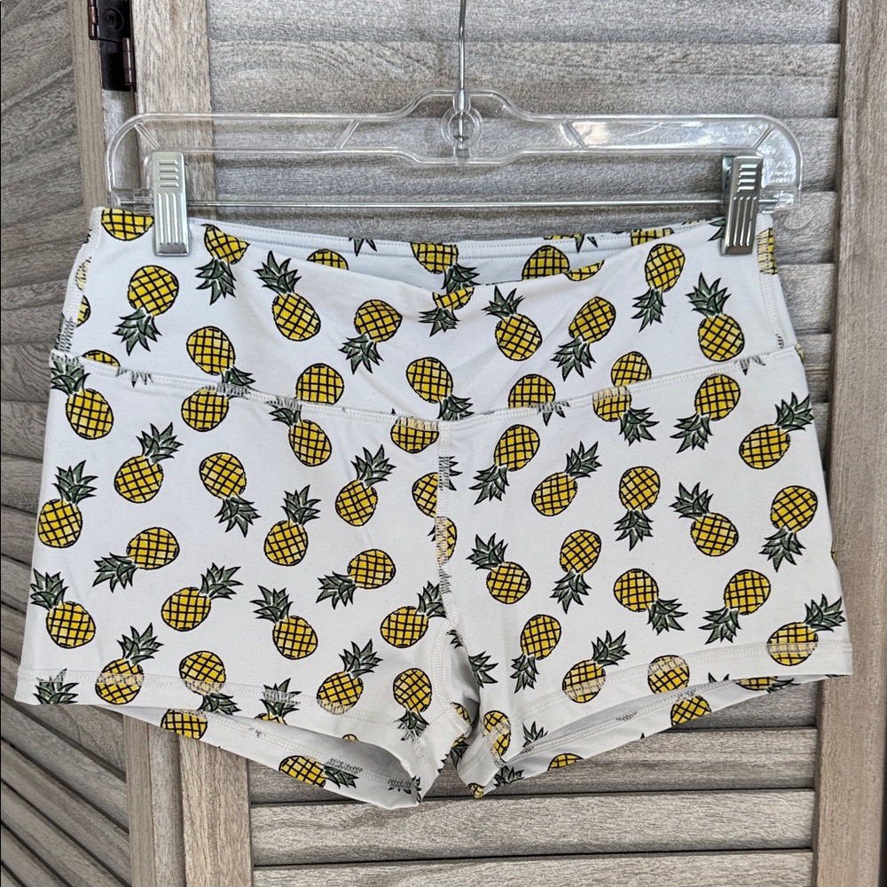 Salvage Barbell White Pineapple Print Athletic Shorts size large pre owned